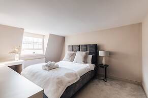 Modern Stylish Central Bath Apartment