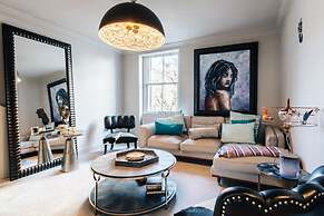 Modern Stylish Central Bath Apartment