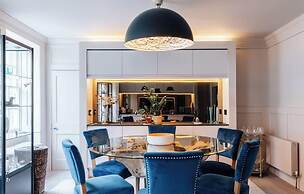 Modern Stylish Central Bath Apartment