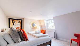 Modern Stylish Central Bath Apartment