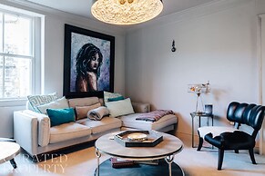 Modern Stylish Central Bath Apartment