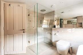 Modern Stylish Central Bath Apartment