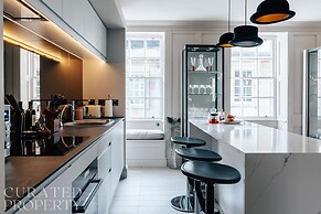 Modern Stylish Central Bath Apartment