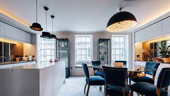 Modern Stylish Central Bath Apartment