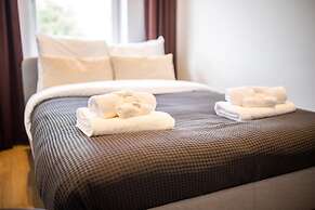 Spacious 2 Bedroom Serviced Apartments 71-77m2