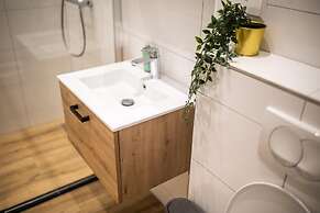 Spacious 2 Bedroom Serviced Apartments 71-77m2