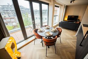 Studio Serviced Apartments With City View