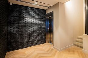 Studio Serviced Apartments With City View