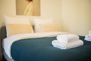 Alphabet 1BR Serviced Apartment -nb304/306-