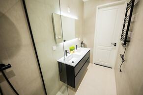 Alphabet 1BR Serviced Apartment -nb304/306-