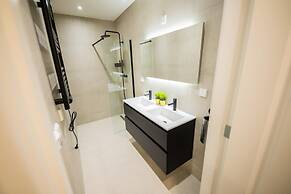 Alphabet 1BR Serviced Apartment -nb304/306-