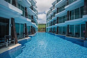 Maroon Studio at the Beachfront