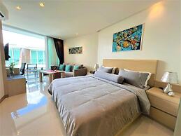 Maroon Studio at the Beachfront