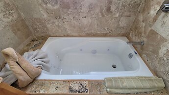 Casa Evita 4 Bedroom Beachfront Home