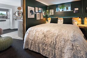 Eden Escape - Comfy Apartment Quiet Neighbourhood
