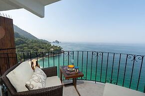 Breathtaking Ocean Views Quiet Penthouse