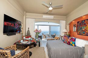 Breathtaking Ocean Views Quiet Penthouse
