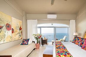 Breathtaking Ocean Views Quiet Penthouse