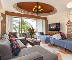 Ocean Front Penthouse Pool Sleeps 8 People