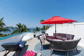 Ocean Front Penthouse Pool Sleeps 8 People