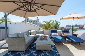 Ocean Front Penthouse Pool Sleeps 8 People