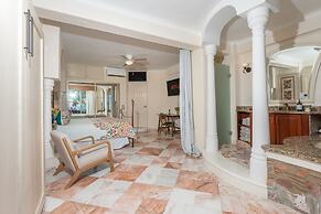 Ocean Front Penthouse Pool Sleeps 8 People