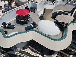 Ocean Front Penthouse Pool Sleeps 8 People