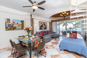 Ocean Front Penthouse Pool Sleeps 8 People