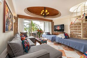 Ocean Front Penthouse Pool Sleeps 8 People