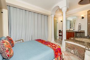 Ocean Front Penthouse Pool Sleeps 8 People