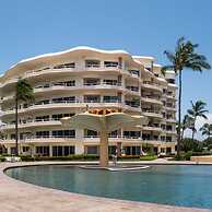 Ocean Front Penthouse Pool Sleeps 8 People