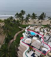 Ocean Front Penthouse Pool Sleeps 8 People