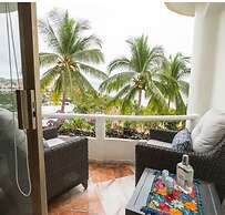 Ocean Front Penthouse Pool Sleeps 8 People