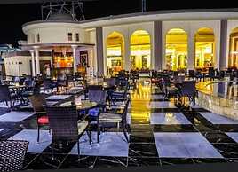 Hostgool Beach Chalets Mirage Bay Resort & aqua park