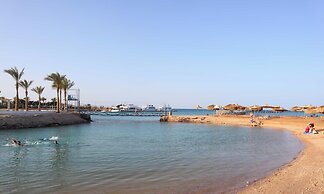 Hostgool Beach Chalets Mirage Bay Resort & aqua park