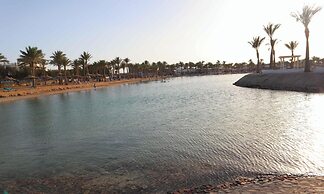 Hostgool Beach Chalets Mirage Bay Resort & aqua park