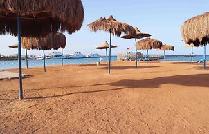 Hostgool Beach Chalets Mirage Bay Resort & aqua park