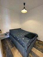 1 Bed Chalet - Sleeps 2 - Pets - Pool - Smoking
