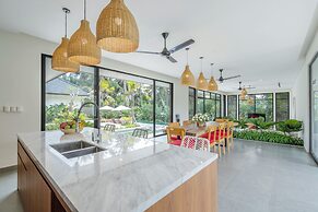 Villa The Kayu by GORO