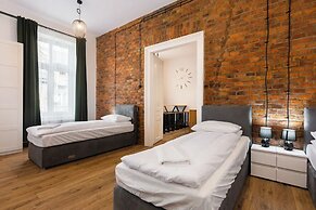 SquadGoals House by Fragola Apartments