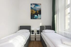 SquadGoals House by Fragola Apartments