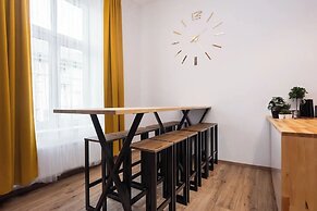 SquadGoals House by Fragola Apartments