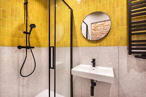 SquadGoals House by Fragola Apartments