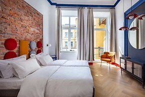 SquadGoals House by Fragola Apartments