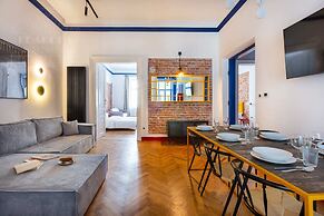 SquadGoals House by Fragola Apartments