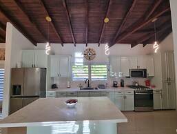 Condo With Pool - Sleeps 8 & bbq Facilities