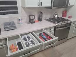 Condo With Pool - Sleeps 8 & bbq Facilities