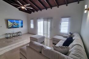 Condo With Pool - Sleeps 8 & bbq Facilities