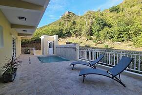 Condo With Pool - Sleeps 8 & bbq Facilities