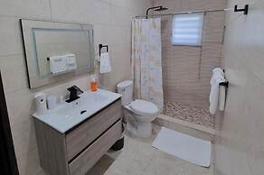 Condo With Pool - Sleeps 8 & bbq Facilities
